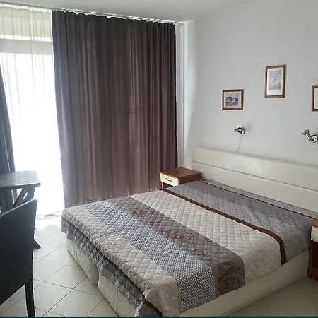 Two-room Sunny For 4 People Slăntjev Brjag